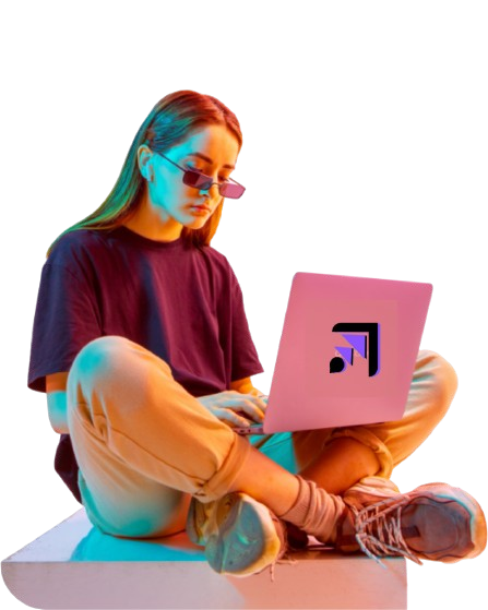 pessoa-no-notebook-marketing-litoral